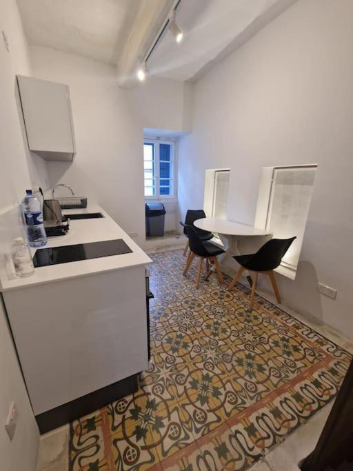 No 60, 2Nd Floor, Centrally Located, Fully Equipped Studio Apt Il-Furjana Exteriér fotografie